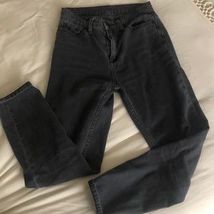 BDG High-Waisted Mom Jean – Washed Black